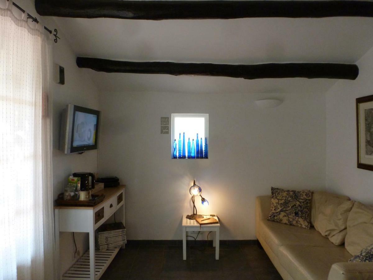 River Ebro Holidays Tivenys Exterior photo